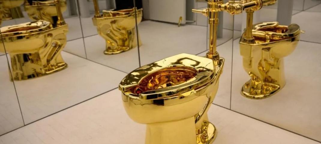 مرحاض ذهبي.jpg