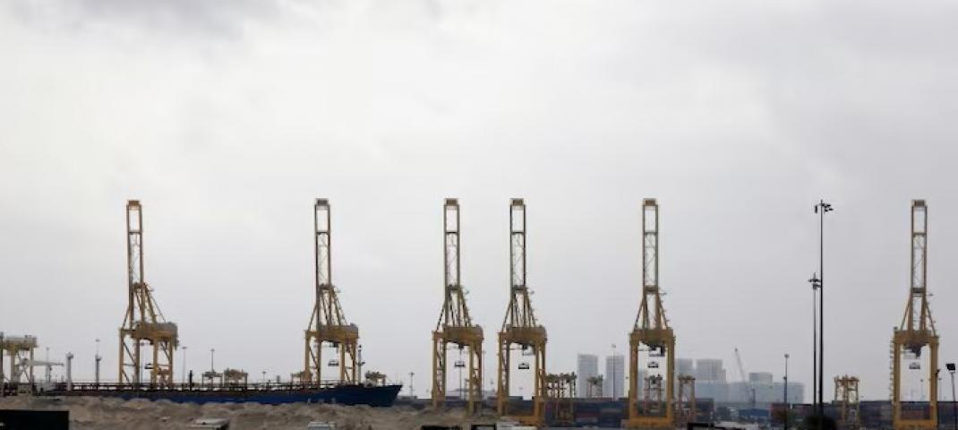 ميناء دي.بي ورلد الإماراتية.jpg