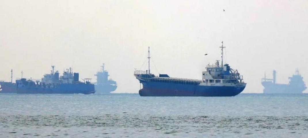 سفن ترسو بهرمز.jpg