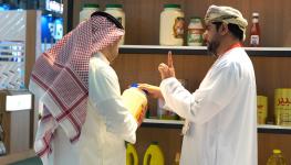 إقبال كبير على جناح سلطنة عمان في معرض سعودي فود (3).jpg