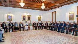 رئيس الجامعة يستقبل رؤساء الوفود.jpg