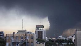 تصاعد الدخان جراء الغارات على طهران.jpg