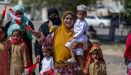 استقبال المواطنين لجلالة السلطان في شمال الشرقية (4).jpg