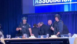 ترامب على المنصة وقت الحادث.jpg