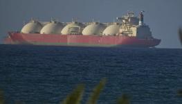 سفينة عبر مضيق هرمز.jpg