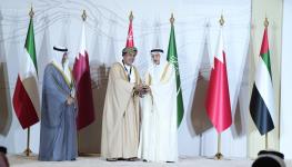 Badr Al Abri, COO, receives the recognition - بدر العبري، الرئيس التنفيذي للعمليات، يتسلّم التكريم.JPG