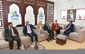 معالي الوزير وسعادة السفيرة (1).JPG