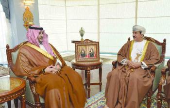 وزير-المكتب-السلطاني-يستقبل-نائب-وزير-الدفاع-بالمملكة-العربية-السعودي.jpg