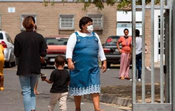 الصين تسجل 10 حالات وفاة.. و كورونا يضرب أفريقيا.jpg