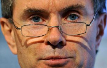 رئيس المخابرات البريطانية السابق الصين أخفت انتشار كورونا في البداية.jpg