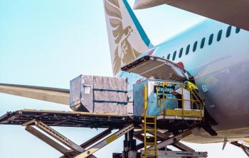 البحرين تستورد اول شحنة مواد غذائية من أوروبا جوا.jpg