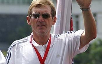 كيني لاعب سابق.jpg