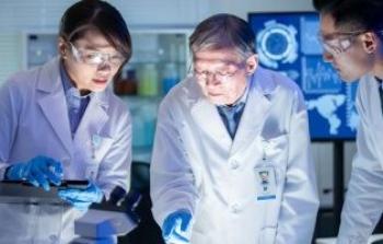 باحثون صينيون.jpg