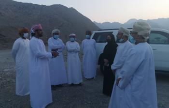 رئيسة الهيئة مع مجموعة مسؤولين ومواطنين من المحافظة .jpg