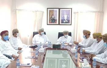 سعيد البلوشي يقدم عرضا لأصحاب المعالي والسعادة حول المنطقة.jpg