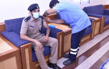 جانب من تلقي اللقاح في قيادة شرطة محافظة شمال الشرقية.jpg