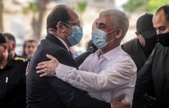 عباس كامل ويحيى السنوار.jpg