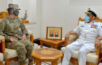 رئيس الاركان ومسؤول امريكي.JPG