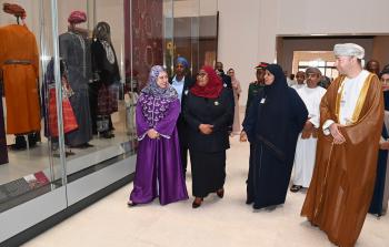 تزور المتحف الوطني.jpg