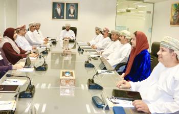 صورة اجتماع أعضاء اللجنة العمانية لحقوق الإنسان.jpg