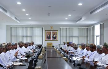 جانب من استعراض مشاريع قطاع الاتصالات بجنوب الباطنة.jpg