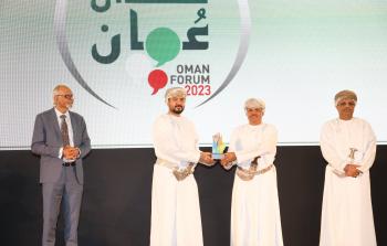 Recive Award-استلام الجائزة.jpg