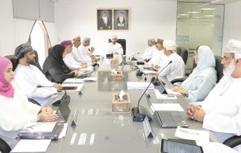 صورة اجتماع أعضاء اللجنة.jpg