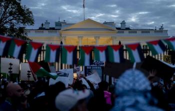 متظاهرون أمام البيت الأبيض.jpg