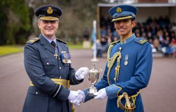 ضابط عماني.jpg