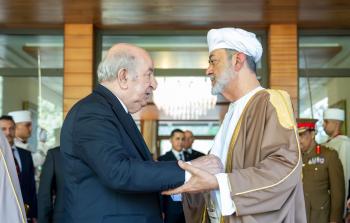 جلالة السلطان لقاء مقر الإقامة في الجزائر (3).jpg