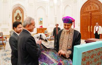 مأدبة عشاء وتبادل هدايا (1).jpg