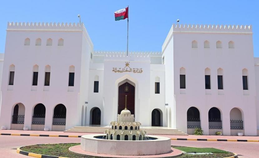 عُمان تُدين استهداف حدود الكويت وتؤكد رفضها القاطع لأي تهديد لأمن الدول 