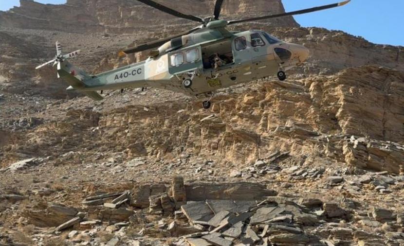 بالفيديو.. إنقاذ مواطن من منطقة جبلية وعرة في الجبل الأخضر