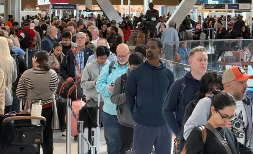 ازدحام في مطارات أوروبا بعد تطبيق النظام الجديد للدخول والخروج 