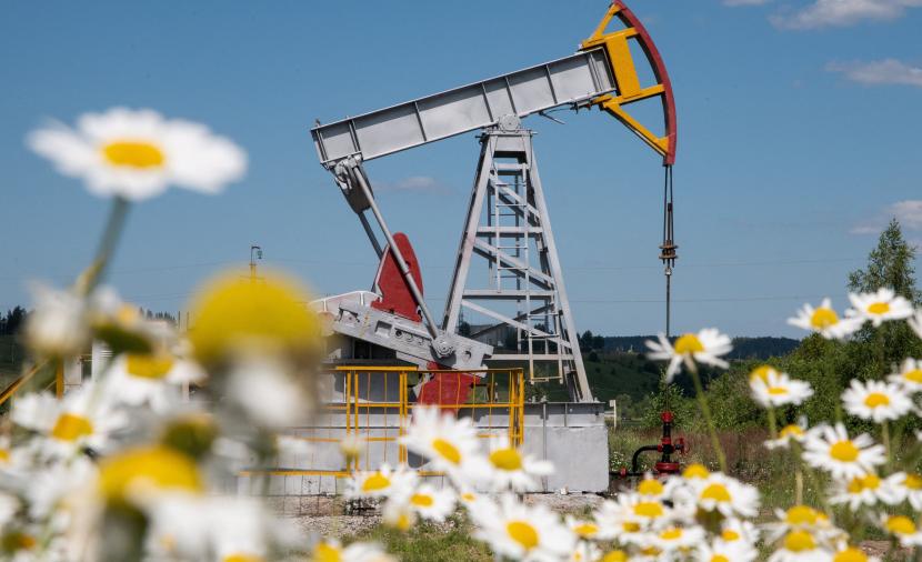 النفط يرتفع بأكثر من 1%