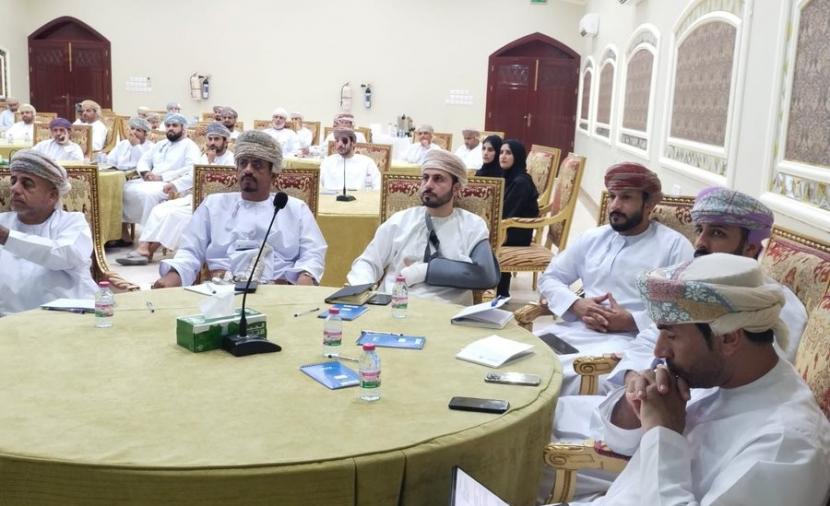 صحيفة الرؤية العمانية | بحث آليات النهوض بمنظومة المناقصات والمشاريع