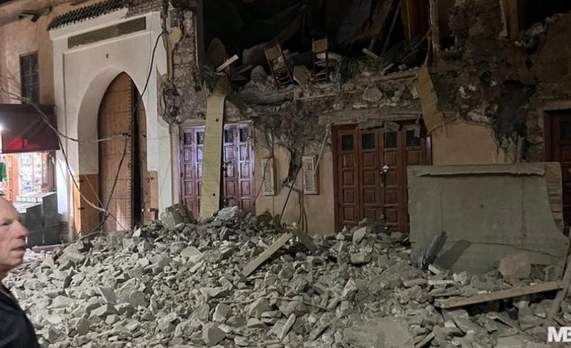 صحيفة الرؤية العمانية | "الداخلية المغربية" تعلن وفاة 296 شخصا إثر #"الزلزال العنيف" #المغرب
