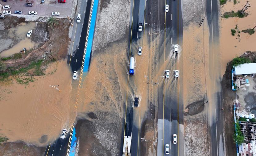 "الأرصاد" تصدر تنبيها بأمطار غزيرة ورعدية 