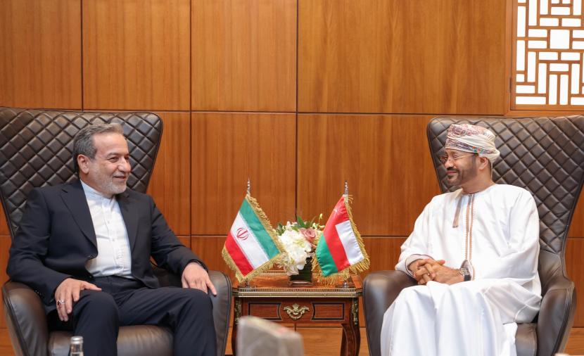وزير الخارجية الإيراني يغادر باكستان إلى سلطنة عمان #عاجل 