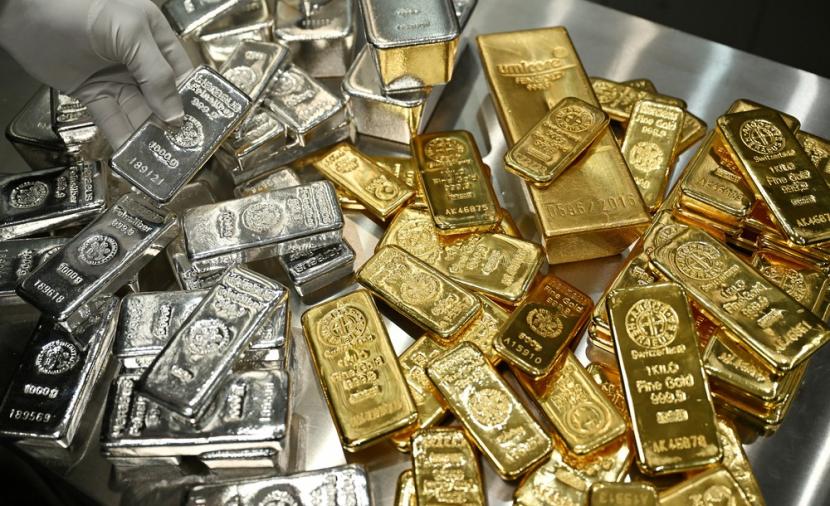 الذهب والفضة يسجلان مستويات مرتفعة قياسية 