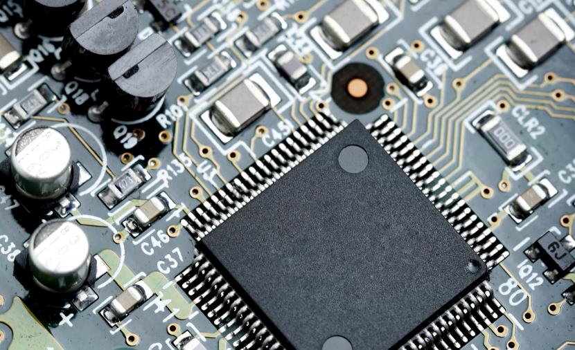 الكلباني لـ"الرؤية": عُمان قادرة على المنافسة الدولية في صناعة "أشباه الموصلات".. وتأهيل الكفاءات الوطنية ضروري لقيادة الابتكار والإنتاج 