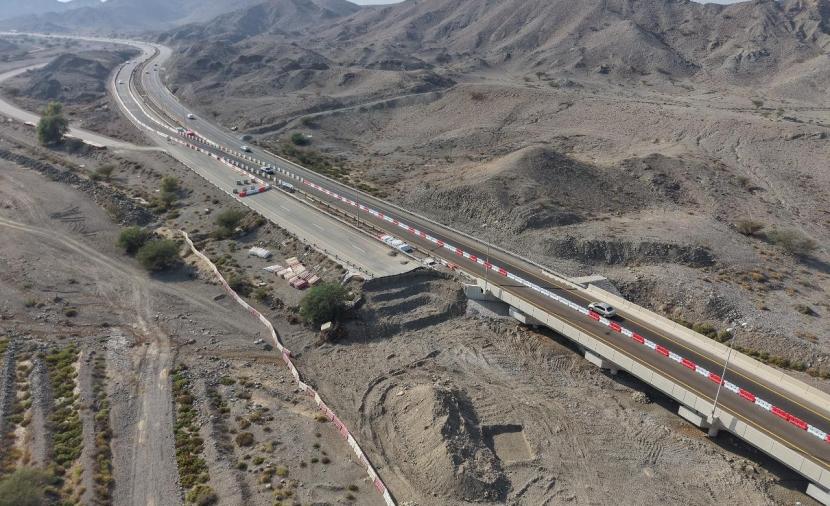 إنشاء خمسة جسور جديدة على طريق صحار البريمي 