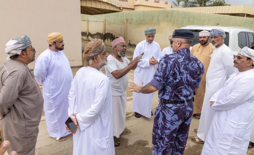 بالصور.. الكندي يتفقد ميدانيًا تأثيرات الحالة الجوية على ولاية لوى