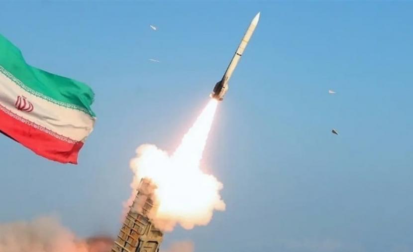 الجيش الإيراني يعلن استهداف مراكز اتصالات في إسرائيل