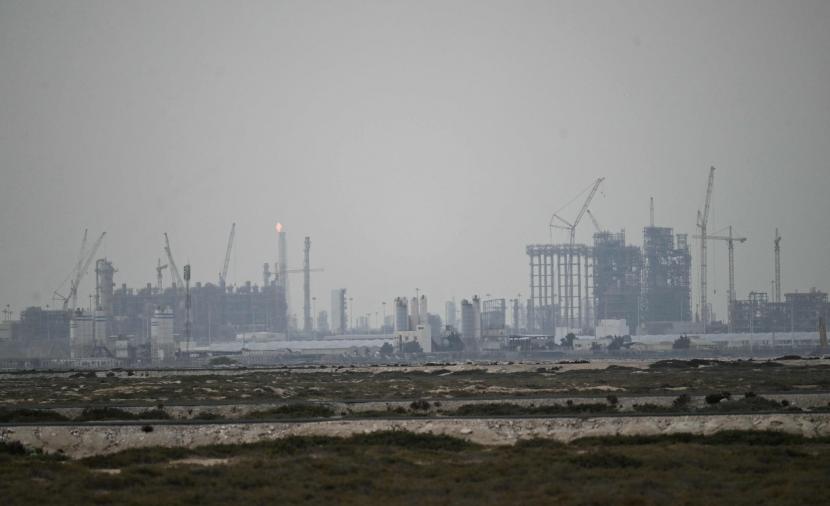 قطر تُسيطر على حريق في المنطقة الصناعية دون إصابات