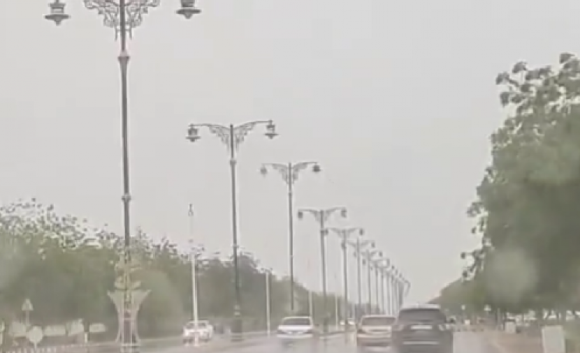بالفيديو: أمطار غزيرة على عدد من المحافظات.. وفرص رعدية مرتقبة في مسقط ومسندم