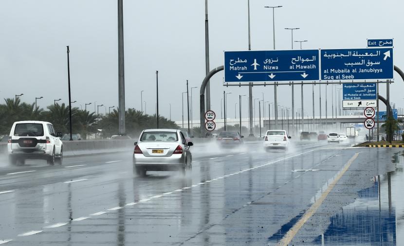 صدور التنبيه الرابع بغزارة الأمطار في سلطنة عمان