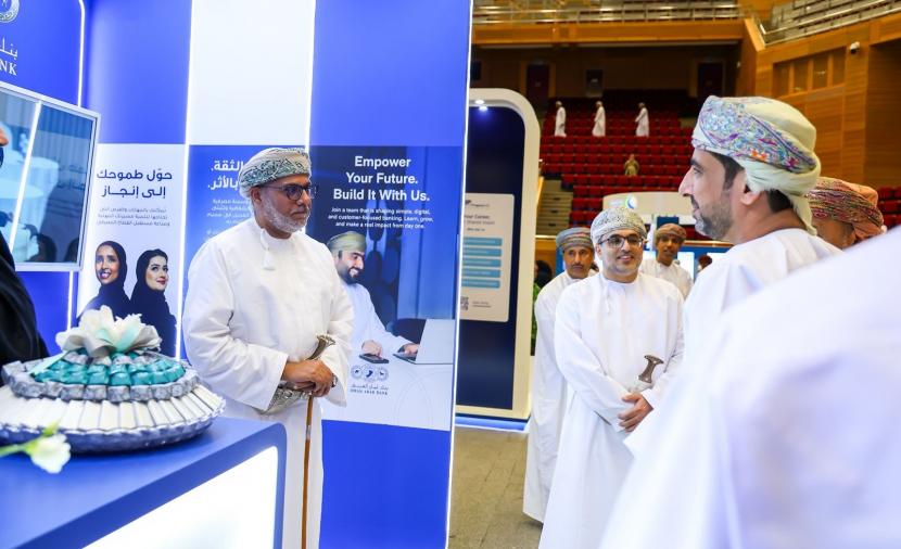 بنك عُمان العربي يسجل حضورا لافتا في "معرض التوظيف" 