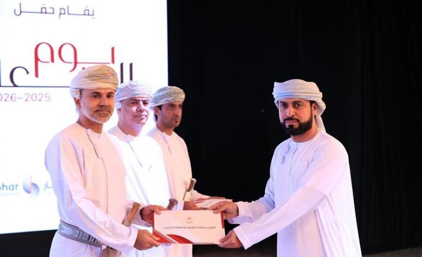 محافظ البريمي يرعى حفل تكريم 104 من المعلمين والمشرفين