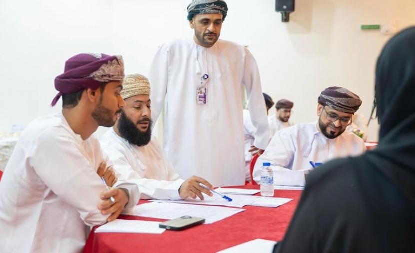 ختام البرامج التحضيرية لاستطلاع آراء الشباب حول الهوية الترويجية لمحافظة الظاهرة